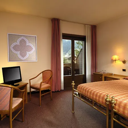 Готель Miramonti Park 4*